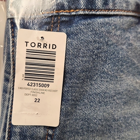 ❤️NWT VINTAGE TORRID JEAN SHORTS - DISTRESSED DESTRUCTED DENIM - SIZE 22 - Picture 6 of 10